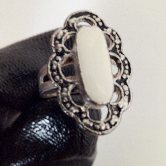 Silver-toned  With Off White Accent Adjustable Ring - Picture 6 of 9
